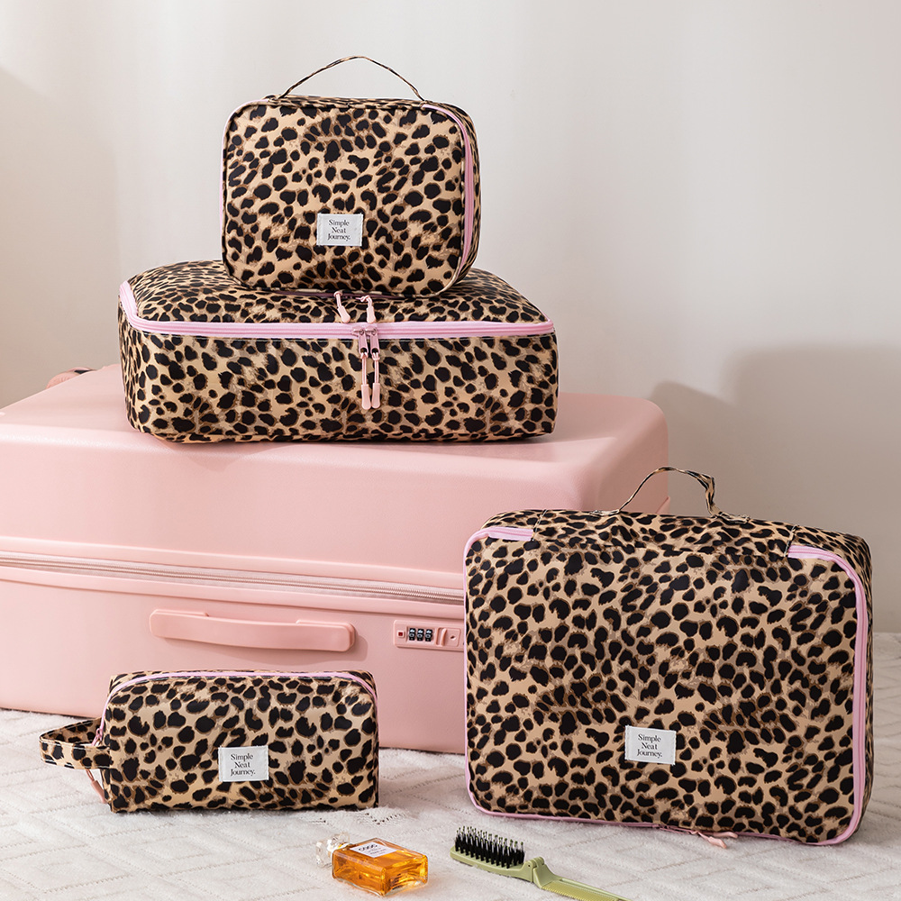 Bolsa de maquillaje con estamp - Women Accessories List reseña y precio
